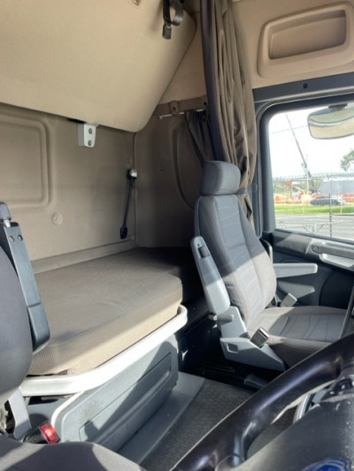 Scania R560 Auto Sleeper Primemover - Image 8